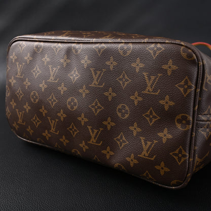 Louis Vuitton Neverfull MM Tote Bag – Monogram Canvas with Red Interior